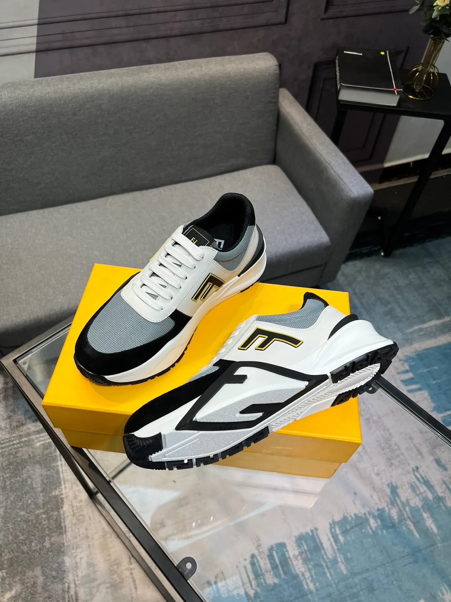 Men's shoes 💰540 FENDI men's fashionable casual shoes 👟Hot sale🔥 Official website 1:1 replica ⬆️Original quality - original leather - original breathable mesh lining original outsole 1:1 replica, code number 38-44 (45-46 customized)
